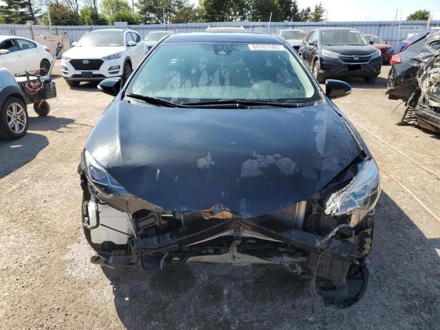 2T1BURHE4JC112857 - 2018 TOYOTA COROLLA L BLACK photo 5