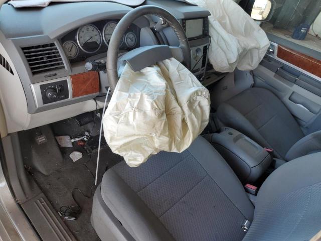 2A8HR54179R630604 - 2009 CHRYSLER TOWN & COU TOURING SILVER photo 8