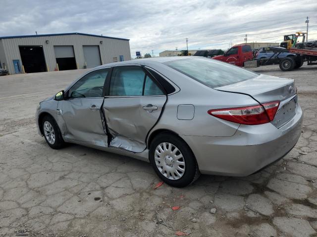 4T4BF1FK6GR566917 - 2016 TOYOTA CAMRY LE SILVER photo 2