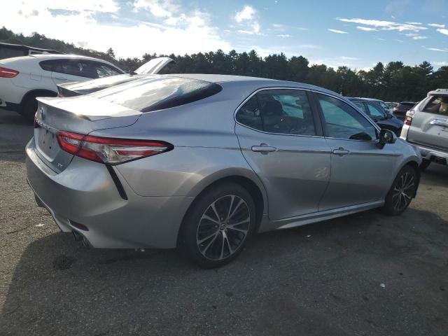 4T1B11HK2JU637558 - 2018 TOYOTA CAMRY L SILVER photo 3