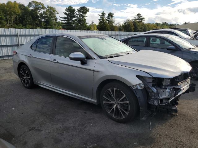 4T1B11HK2JU637558 - 2018 TOYOTA CAMRY L SILVER photo 4
