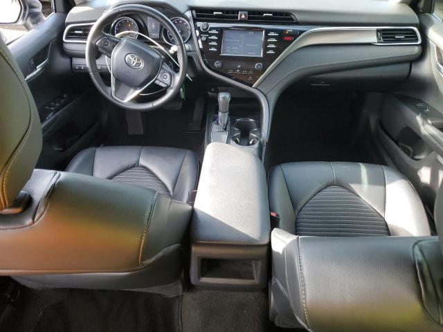 4T1B11HK2JU637558 - 2018 TOYOTA CAMRY L SILVER photo 8