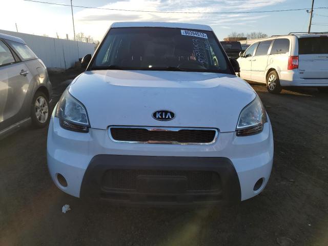 KNDJT2A19B7713536 - 2011 KIA SOUL WHITE photo 5