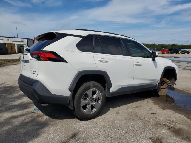 2T3P1RFV8RC399012 - 2024 TOYOTA RAV4 XLE WHITE photo 3