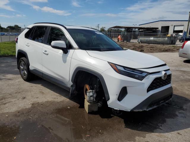 2T3P1RFV8RC399012 - 2024 TOYOTA RAV4 XLE WHITE photo 4