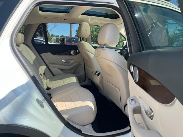 WDC0G4KB5KF569115 - 2019 MERCEDES-BENZ GLC 300 4MATIC WHITE photo 6