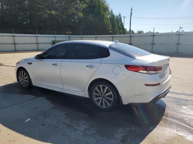 5XXGT4L33KG361663 - 2019 KIA OPTIMA LX WHITE photo 2