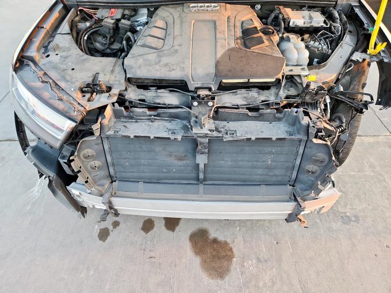 WA1VAAF7XJD023352 - 2018 AUDI Q7 PRESTIGE BLACK photo 12