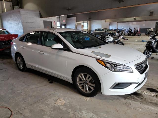 5NPE24AF9GH399918 - 2016 HYUNDAI SONATA SE WHITE photo 4