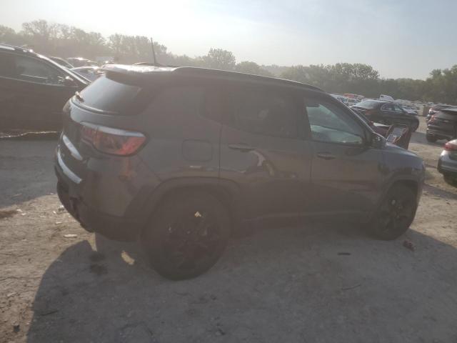 3C4NJCBB1KT614807 - 2019 JEEP COMPASS LATITUDE ნაცრისფერი ფოტო 3