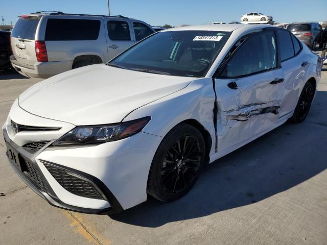 4T1G11AK8NU033910 - 2022 TOYOTA CAMRY SE WHITE photo 1