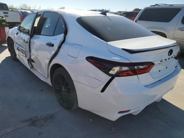4T1G11AK8NU033910 - 2022 TOYOTA CAMRY SE WHITE photo 2