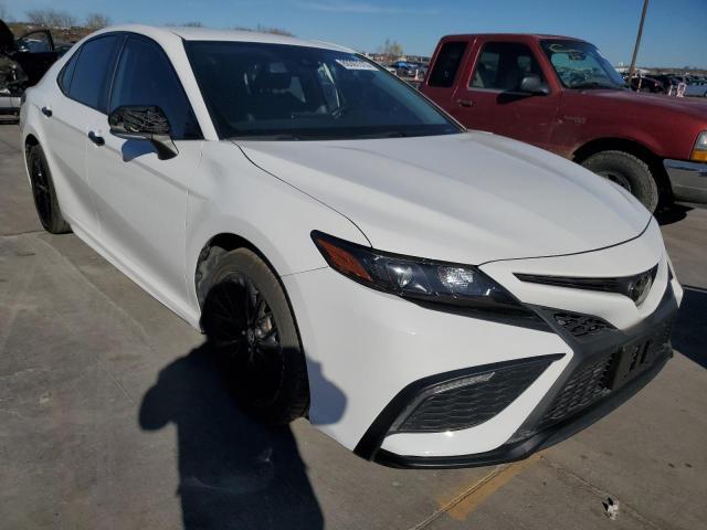 4T1G11AK8NU033910 - 2022 TOYOTA CAMRY SE WHITE photo 4