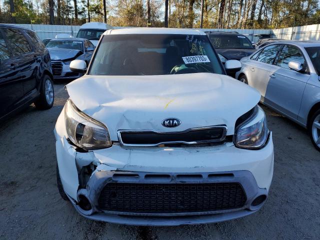 KNDJN2A25G7328954 - 2016 KIA SOUL WHITE photo 5