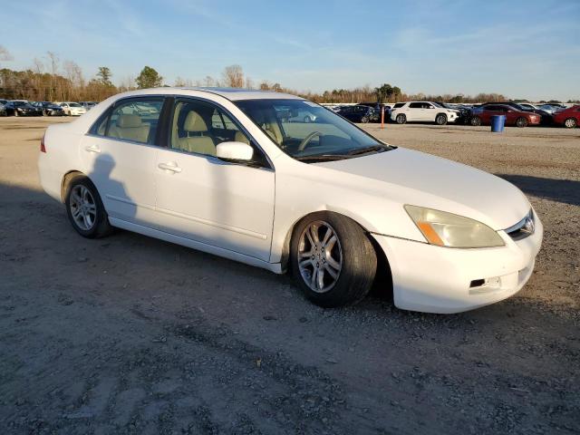 1HGCM56807A098657 - 2007 HONDA ACCORD EX WHITE photo 4