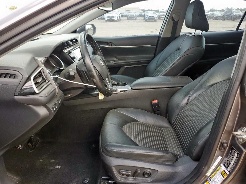 4T1B11HKXJU069334 - 2018 TOYOTA CAMRY L BROWN photo 7