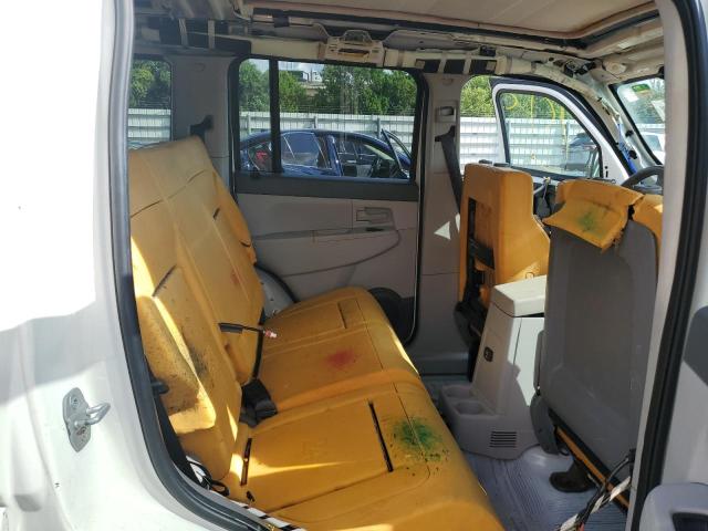 1J8GP28K08W206917 - 2008 JEEP LIBERTY SPORT WHITE photo 10