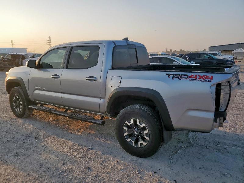 5TFCZ5AN5HX114489 - 2017 TOYOTA TACOMA DOUBLE CAB SILVER photo 2