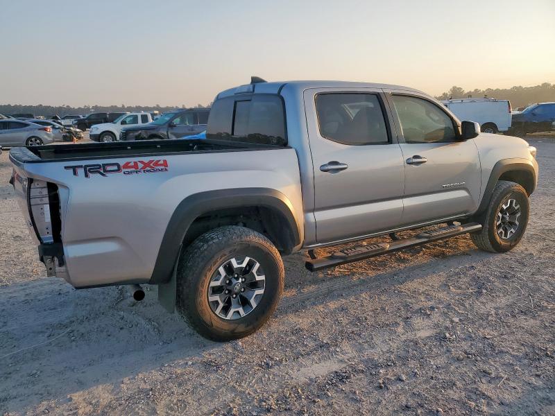 5TFCZ5AN5HX114489 - 2017 TOYOTA TACOMA DOUBLE CAB SILVER photo 3