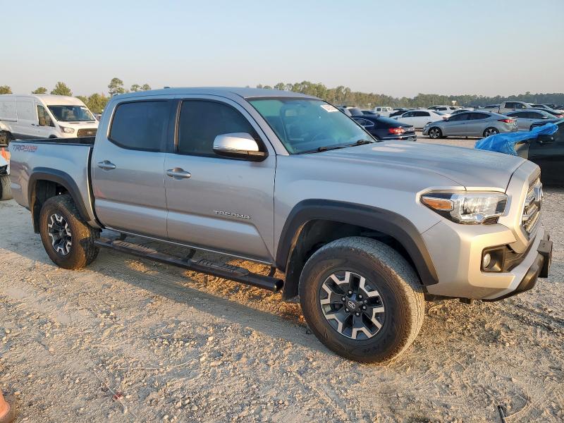 5TFCZ5AN5HX114489 - 2017 TOYOTA TACOMA DOUBLE CAB SILVER photo 4