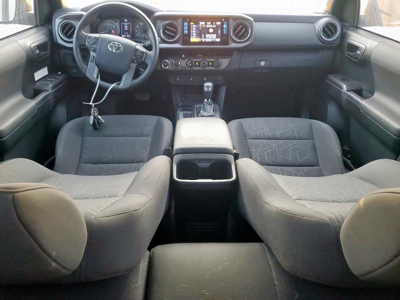 5TFCZ5AN5HX114489 - 2017 TOYOTA TACOMA DOUBLE CAB SILVER photo 8