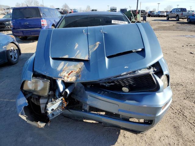 1ZVFT80N755181441 - 2005 FORD MUSTANG BLUE photo 5