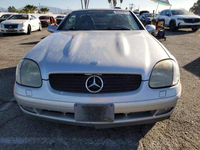 WDBKK47FXYF163198 - 2000 MERCEDES-BENZ SLK 230 KOMPRESSOR SILVER photo 5