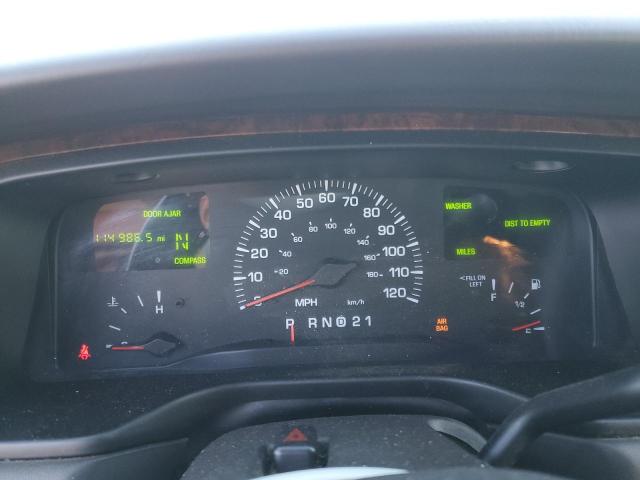 1LNHM84WX1Y704158 - 2001 LINCOLN TOWN CAR EXECUTIVE L BLACK photo 9