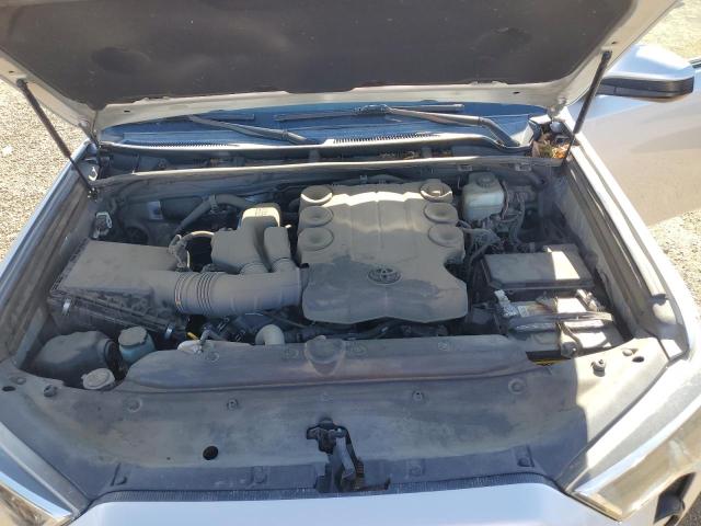 JTEBU5JRXJ5513652 - 2018 TOYOTA 4RUNNER SR5/SR5 PREMIUM Silber Foto 12