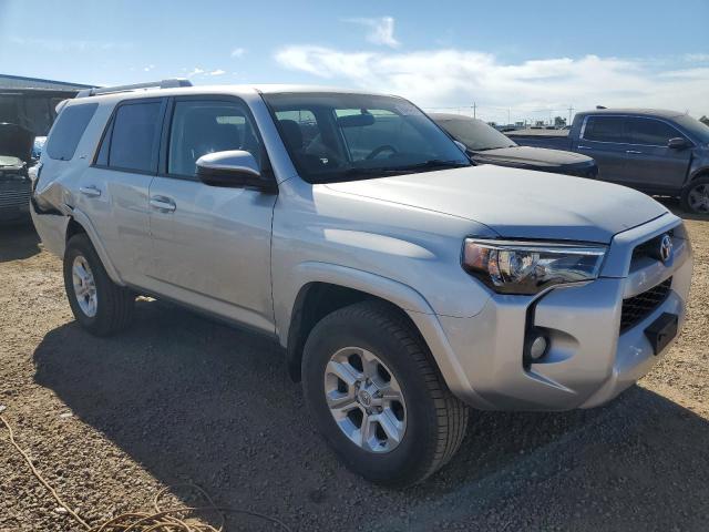 JTEBU5JRXJ5513652 - 2018 TOYOTA 4RUNNER SR5/SR5 PREMIUM Silber Foto 4