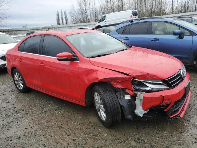 3VWD17AJ7FM417214 - 2015 VOLKSWAGEN JETTA SE RED photo 4