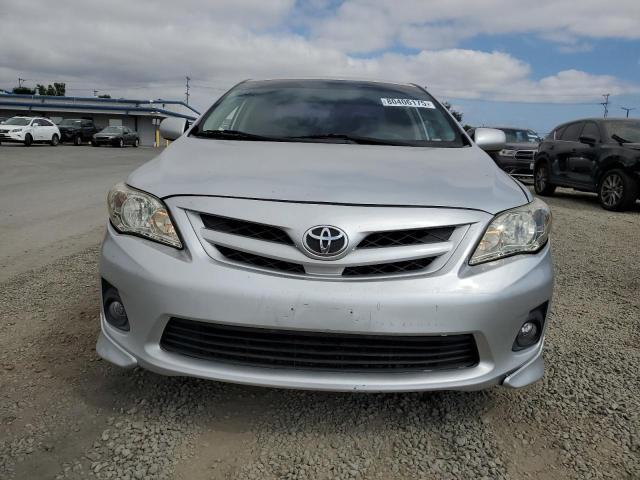 5YFBU4EE3CP046649 - 2012 TOYOTA COROLLA BASE Gümüş foto 5
