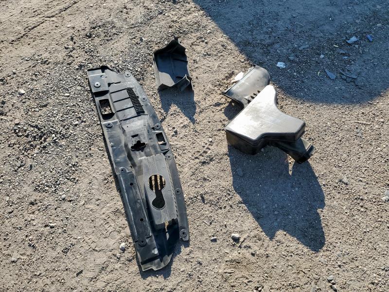 JA4AD2A38HZ034461 - 2017 MITSUBISHI OUTLANDER ES WHITE photo 12