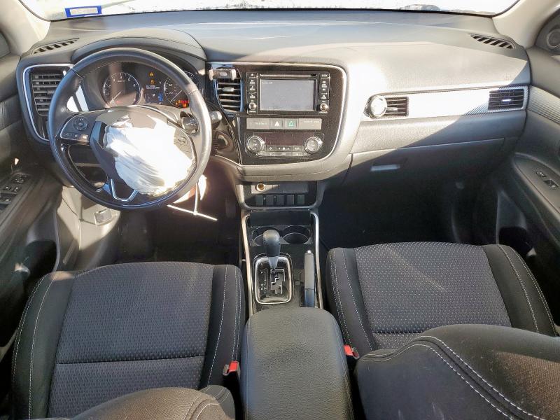 JA4AD2A38HZ034461 - 2017 MITSUBISHI OUTLANDER ES WHITE photo 8