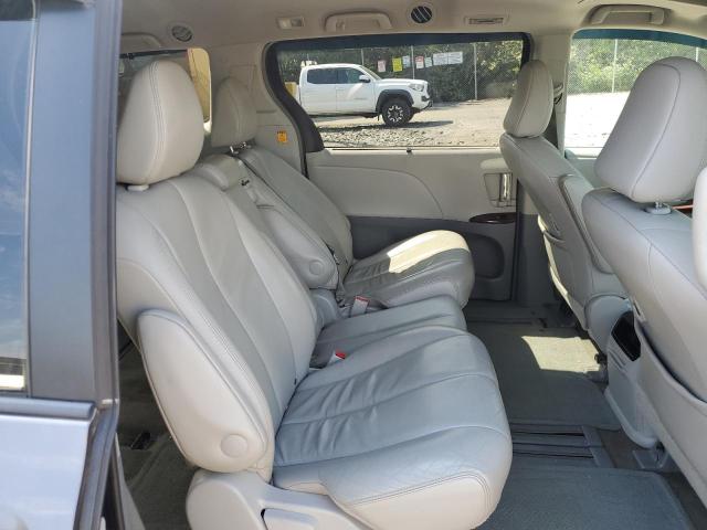 5TDYK3DC6DS284918 - 2013 TOYOTA SIENNA XLE 灰色 照片 11