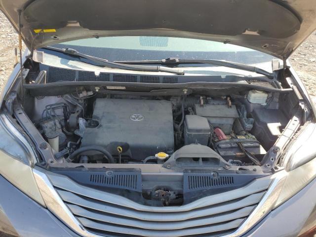 5TDYK3DC6DS284918 - 2013 TOYOTA SIENNA XLE 灰色 照片 12