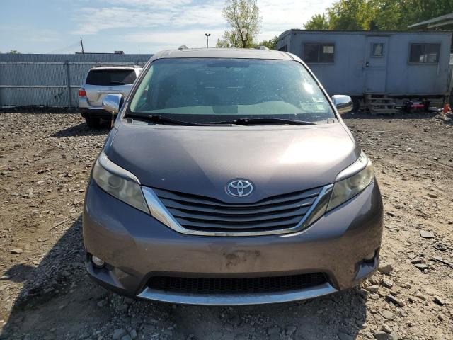 5TDYK3DC6DS284918 - 2013 TOYOTA SIENNA XLE 灰色 照片 5
