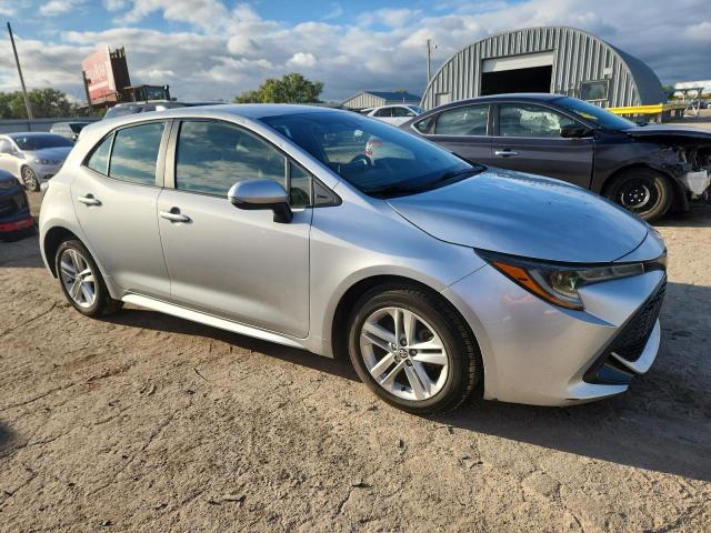 JTNK4RBE3K3046221 - 2019 TOYOTA COROLLA SE 银色 照片 4