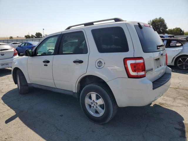 1FMCU9D77BKB53331 - 2011 FORD ESCAPE XLT WHITE photo 2