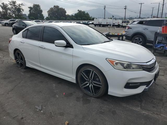 1HGCR2F56HA027681 - 2017 HONDA ACCORD SPORT თეთრი ფოტო 4