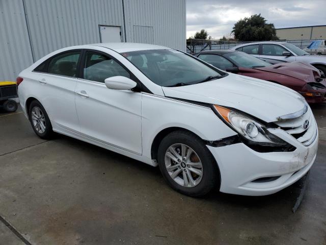 5NPEB4AC2DH791804 - 2013 HYUNDAI SONATA GLS WHITE photo 4