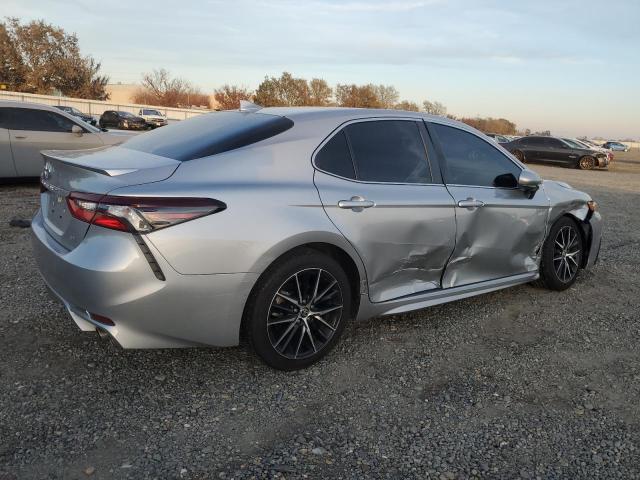 4T1G11AK5MU408358 - 2021 TOYOTA CAMRY SE SILVER photo 3