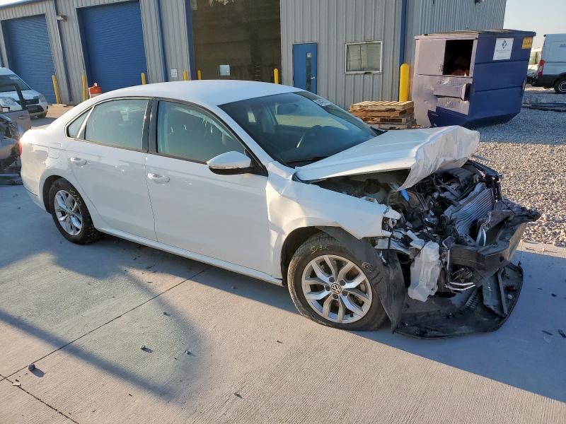 1VWAA7A34JC047936 - 2018 VOLKSWAGEN PASSAT S أبيض صورة 4