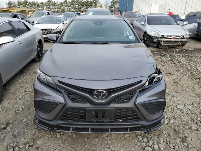 4T1G11AK9RU870963 - 2024 TOYOTA CAMRY SE NIGHT SHADE GRAY photo 5