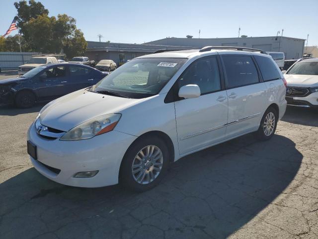2009 TOYOTA SIENNA XLE, 