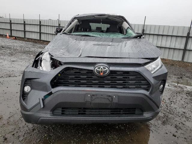 JTMW1RFV2KD508884 - 2019 TOYOTA RAV4 XLE GRAY photo 5