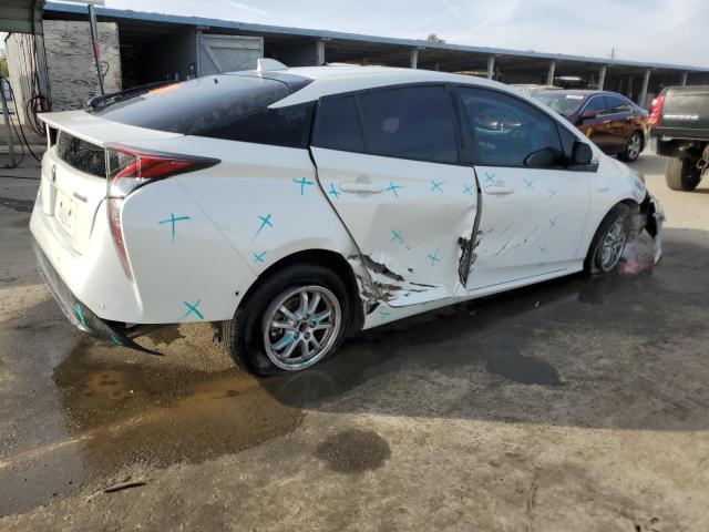 JTDKARFU7J3057395 - 2018 TOYOTA PRIUS WHITE photo 3