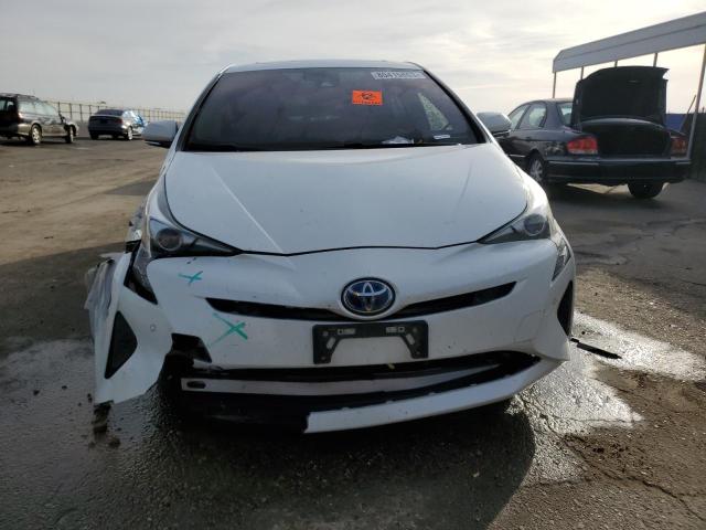 JTDKARFU7J3057395 - 2018 TOYOTA PRIUS WHITE photo 5