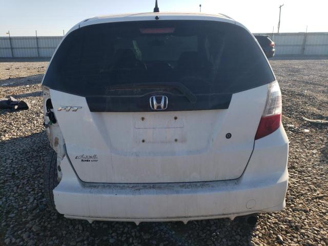 JHMGE8H24AS019031 - 2010 HONDA FIT WHITE photo 6