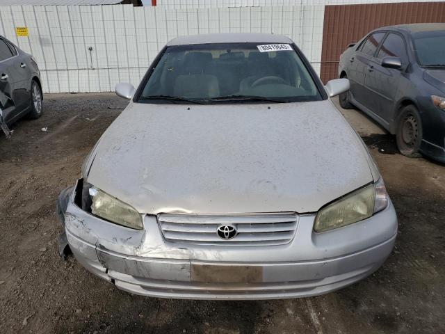 JT2BG22K7W0190024 - 1998 TOYOTA CAMRY CE TAN photo 5